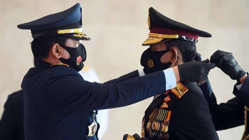 Kapolri Terima Tiga Tanda Kehormatan dari Panglima TNI - Bagian 2