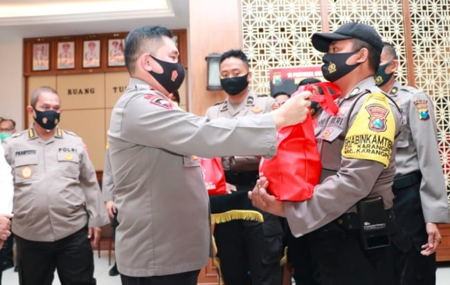 Alumni Akpol 91 Bagikan 5.000 Paket Sembako ke Warga Jatim Terdampak Covid-19