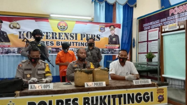 2 Pemuda di Bukittingi Ketahuan Bawa 11 Kg Ganja Usai Kecelakaan