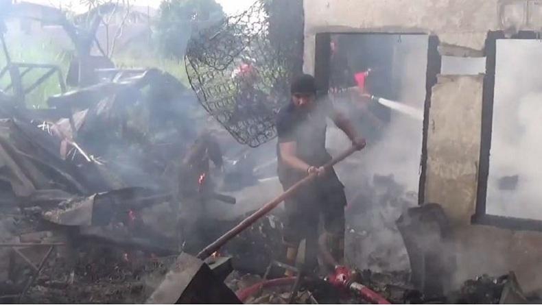 Tersambar Petir, 4 Rumah Warga di Medan Ludes Terbakar