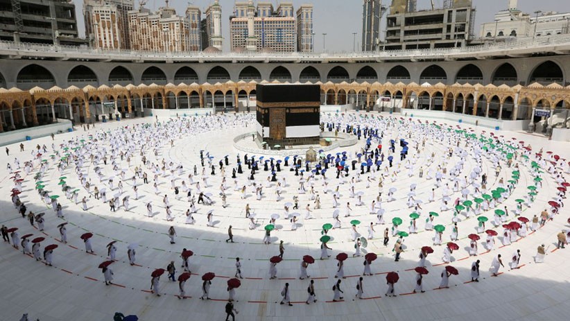Jemaah Haji Tawaf dengan Physical Distancing, Jaga Jarak hingga 2 Meter - Bagian 1