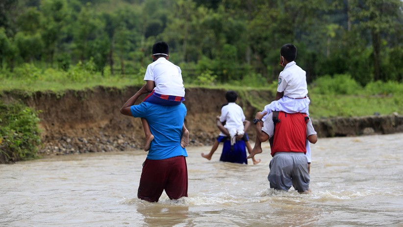 Potret Pendidikan di Bone Bolango, Siswa Melintasi Sungai untuk Belajar - Bagian 2