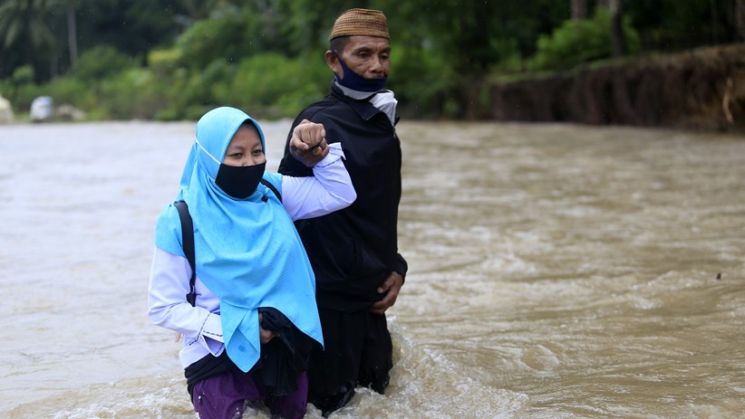 Potret Pendidikan di Bone Bolango, Siswa Melintasi Sungai untuk Belajar - Bagian 3