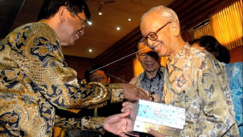 Ajip Rosidi, Sastrawan Asal Majalengka Meninggal Dunia