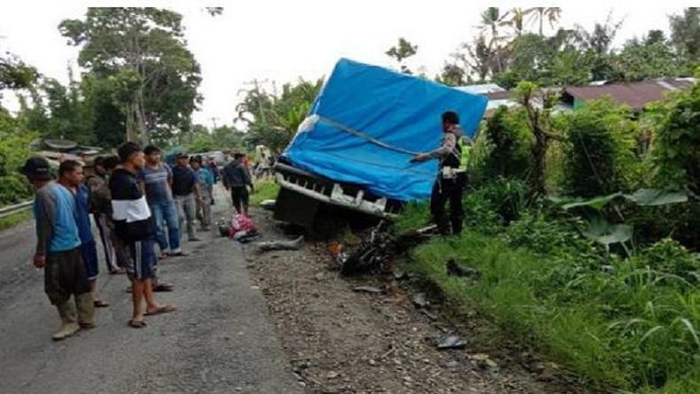 Pengendara Motor Tewas Digilas Truk Tronton di Jalan Pematangsiantar-Parapat
