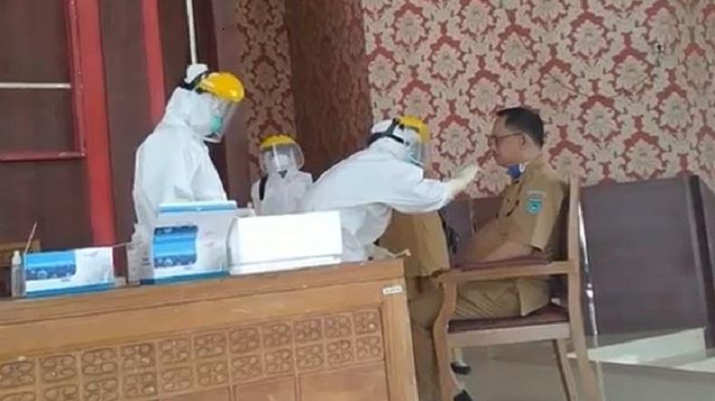 Bupati Ogan Ilir Undang Wartawan Untuk Umumkan Dirinya Positif Corona swab - Bupati Ogan Ilir Undang Wartawan Untuk Umumkan Dirinya Positif Corona