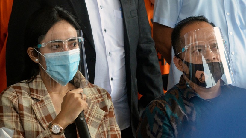 Artis VS Menangis saat Rilis Kasus Prostitusi di Polresta Bandar Lampung - Bagian 1