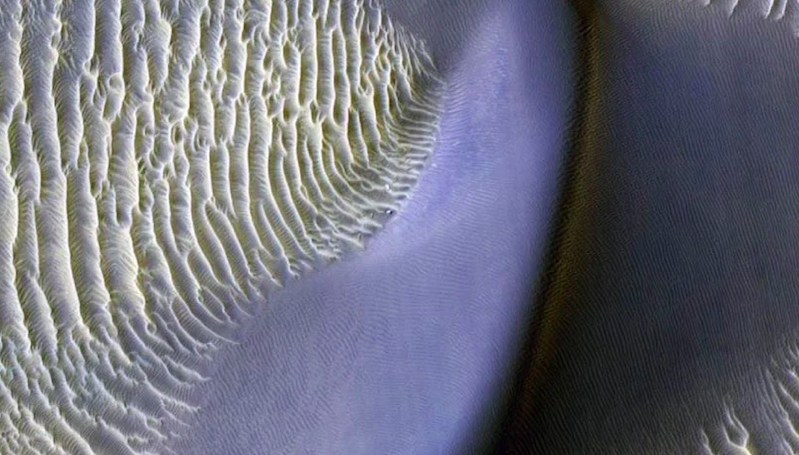 Ilmuwan Deteksi Struktur Gelombang Pasir Bergerak Melintasi Mars