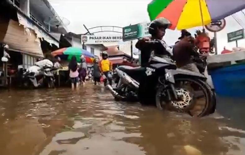 Diguyur Hujan Deras Sebagian Kota Singkawang Dilanda Banjir 