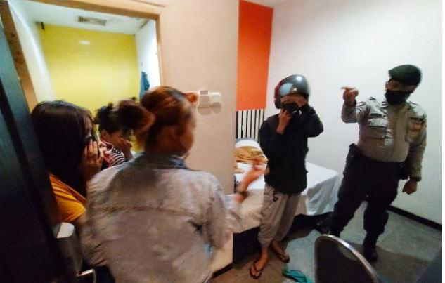 Gerebek Hotel di Banjarmasin, Polisi Amankan Pasangan Mesum dan PSK Online