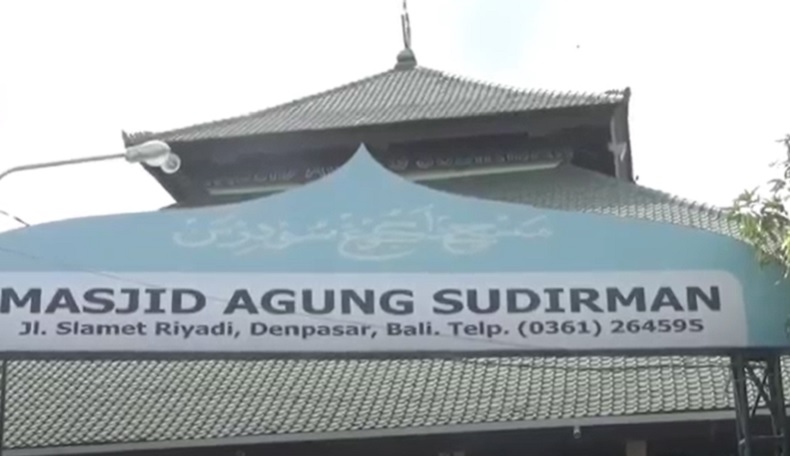 Masjid Agung Sudirman Denpasar Gelar Salat Idul Adha, Pembatas Jarak Antarjemaah Dipasang
