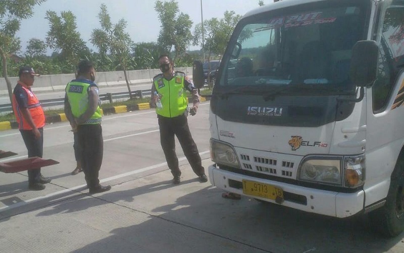 Sopir Truk Asal Subang Ditemukan Tergeletak Terikat Tali di Jalan Pemalang