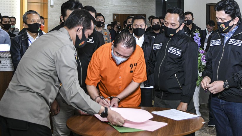 Foto Bareskrim Polri Serahkan Djoko Tjandra ke Kejaksaan Agung - Bagian 2