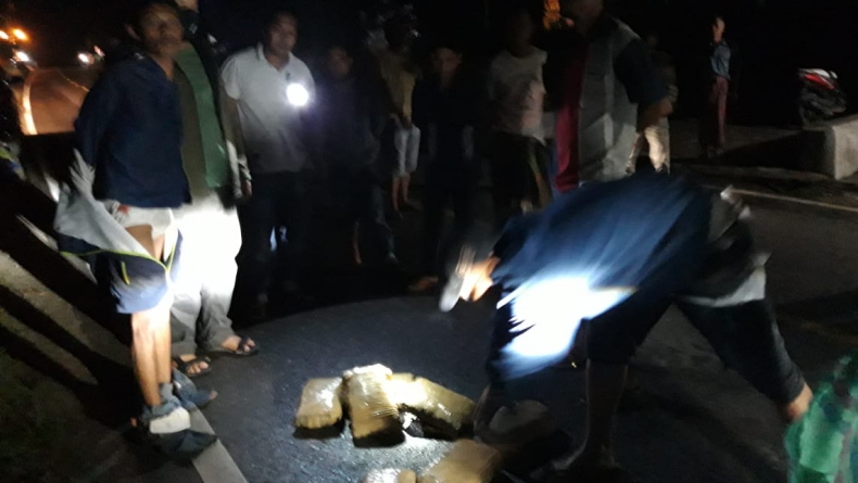 Kejar-kejaran dengan Polisi, 2 Pengedar Ganja Asal Agam Ambruk Ditabrak Polisi