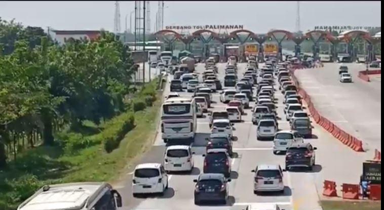 Hari Raya Idul Adha, Ribuan Kendaraan Padati Tol Palimanan