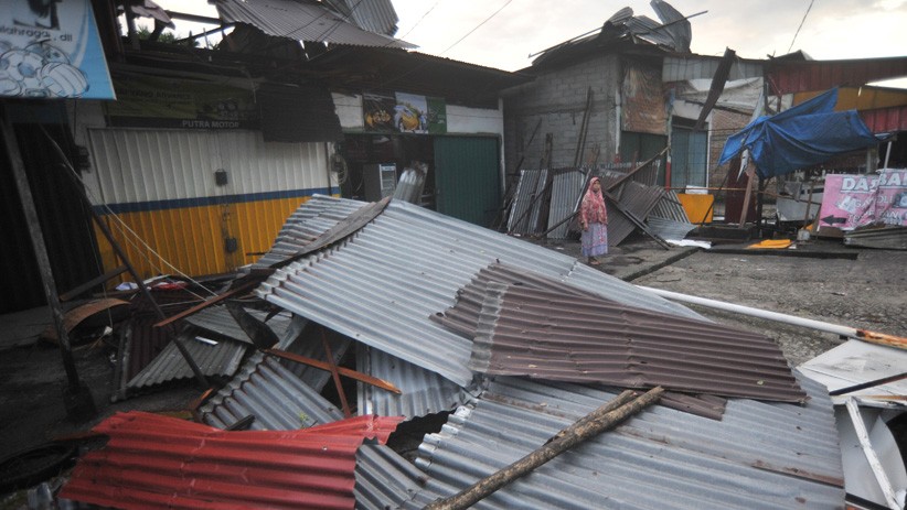 Angin Puting Beliung Hantam Permukiman Warga di Padang, Puluhan Rumah Rusak - Bagian 2