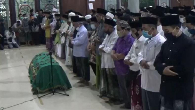 Ribuan Santri dan Warga Iringi Pemakaman Gus Im di Ponpes Denanyar Jombang