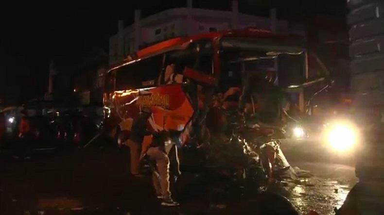 Bus Antarprovinsi Tabrak Pembatas Jalan di Wonosobo, 2 Tewas dan 4 Luka