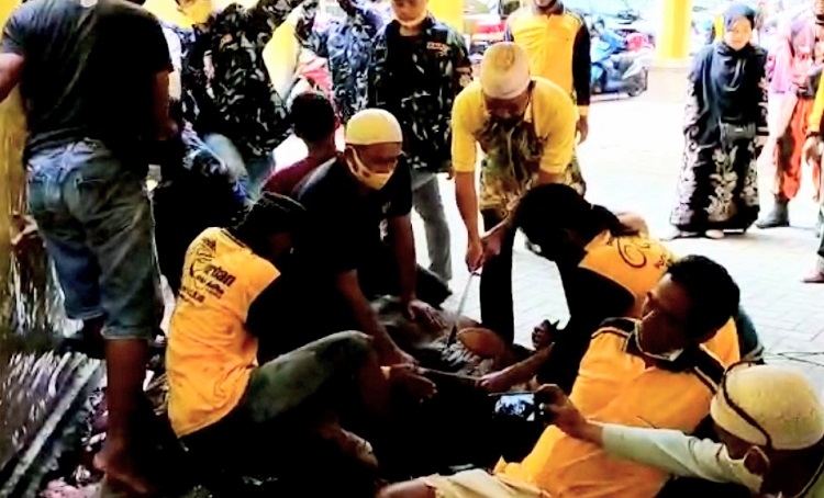 Ketua DPRD Kalsel Sembelih Sendiri Hewan Kurbannya