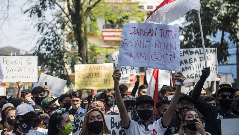 Ratusan Pekerja Desak Pemkot Bandung Buka Tempat Hiburan Malam - Bagian 3