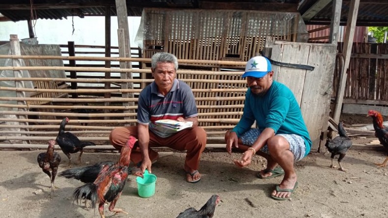Warga Halmahera Selatan Terima Buku Panduan Peternakan Untuk Tingkatkan Kapasitas Usaha