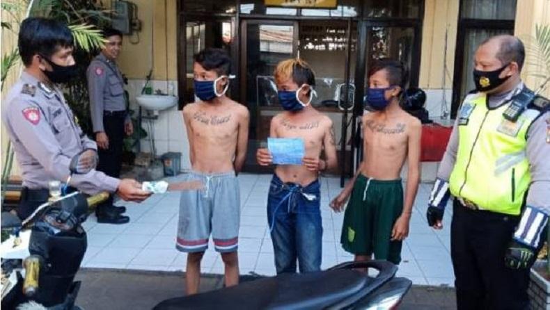 Langgar Peraturan Lalu Lintas dan Bawa Sajam, 3 Remaja di Gresik Diamankan