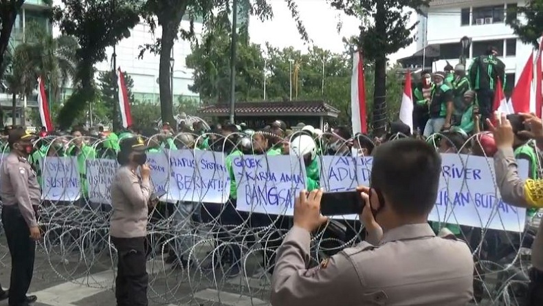 Keluh Kesah Demo Ojol di DPRD Medan: Bawa Makanan Kurang Cabe Langsung Di-Suspend