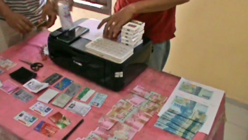 Beli Rokok dan Minuman Pakai Uang Palsu, 2 Warga OKU Ditangkap Polisi