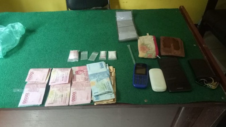 Bawa Sabu Sambil Naik Mobil, Pengedar Narkoba di Sijunjung Digerebek Polisi