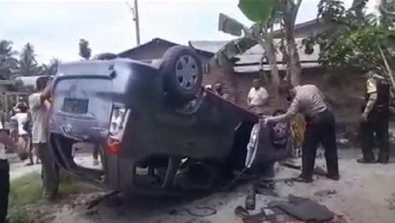 Mobil BNN Dirusak Massa Warga saat Penggerebekan Bandar Narkoba di Deliserdang