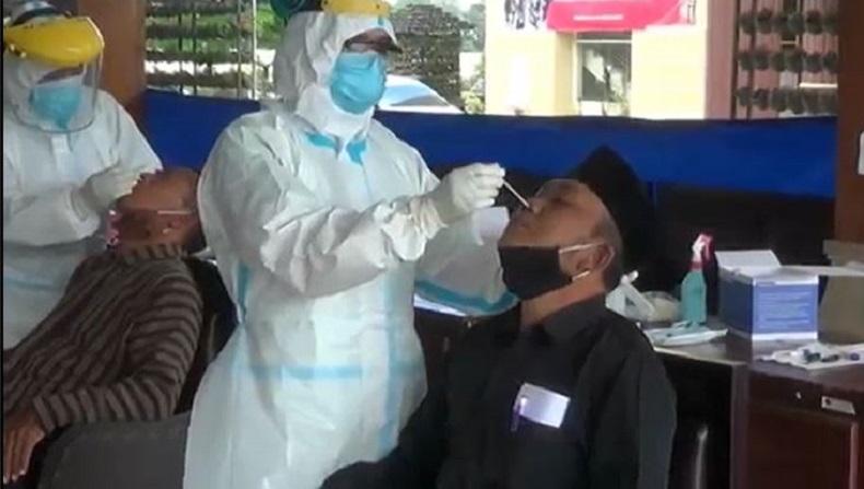 Pemkot Surabaya Punya Tim  Swab Hunter Covid-19, Pelanggar Protokol Kesehatan Langsung Tes Usap