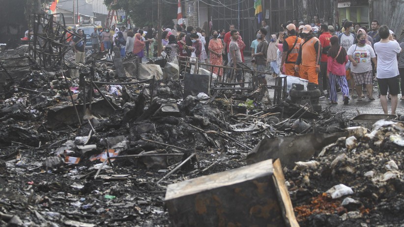Sisa-Sisa Kebakaran Pasar Timbul Barat Tomang - Bagian 1