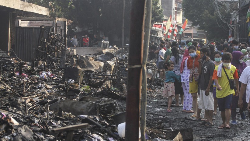 Sisa-Sisa Kebakaran Pasar Timbul Barat Tomang - Bagian 2