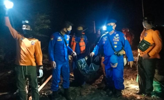 title Terseret Ombak di Goa Cemara, Anak Joko Widodo Ditemukan Tewas di Pandansimo Terseret Ombak di Goa Cemara, Anak Joko Widodo Ditemukan Tewas di Pandansimo