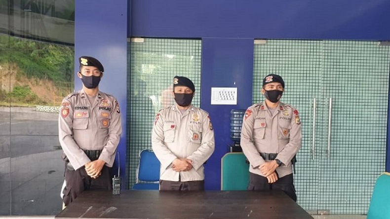 Jaga Keamanan Pasien dan Tenaga Medis, Brimob Jaga Tempat Isolasi ODP Covid-19 di Ambon