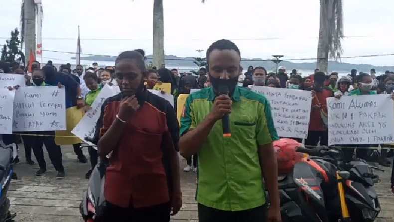 title Minta Sekolah Dibuka, Siswa SMK di Fakfak: Kami Sekolah Kejuruan Tidak Mungkin Praktik Online Minta Sekolah Dibuka, Siswa SMK di Fakfak: Kami Sekolah Kejuruan Tidak Mungkin Praktik Online