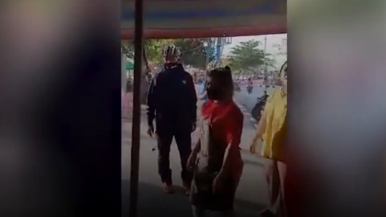 Tegur PKL Berjualan di Trotoar, Wali Kota Padang Dimaki Emak-Emak