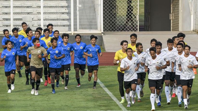 Melihat Timnas U-19 dan Senior Latihan Perdana Bersama di Stadion Madya GBK - Bagian 1