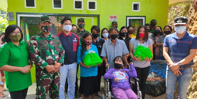 title Program Bangun RTLH Kasad di Manado Selesai, Danrem 131 Santiago Serah Terima Kunci Program Bangun RTLH Kasad di Manado Selesai, Danrem 131 Santiago Serah Terima Kunci