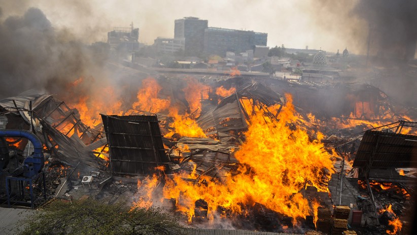 Pabrik Mebel di Cakung Ludes Terbakar - Bagian 1