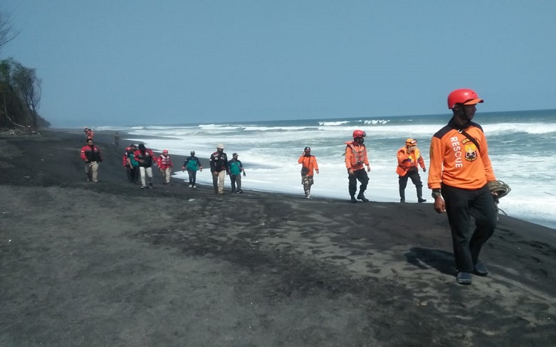 Turunkan 9 SRU, Pencarian Korban Tenggelam Pantai Goa Cemara Diperluas sampai Kulonprogo