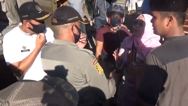 Usai Wali Kota Dimaki Pedagang, Satpol PP Bergerak Tertibkan PKL Pantai Padang