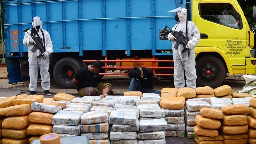 Penampakan 500 Kg Ganja Diangkut dengan Truk di Bekasi - Bagian 1