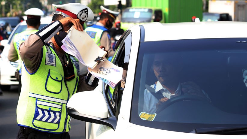 Pelanggar Ganjil Genap Kena Sanksi Tilang Mulai Hari Ini - Bagian 3