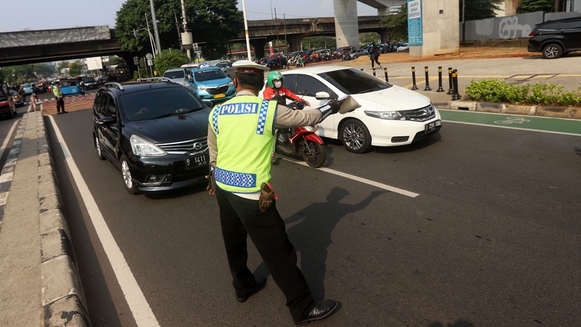 Pelanggar Ganjil Genap Kena Sanksi Tilang Mulai Hari Ini - Bagian 4