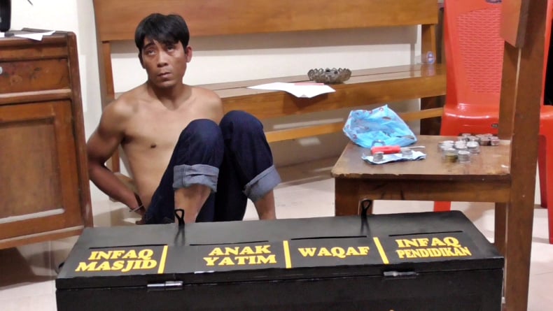 Curi Kotak Amal di Masjid, Pria di Agam Dilempar ke Kolam Ikan