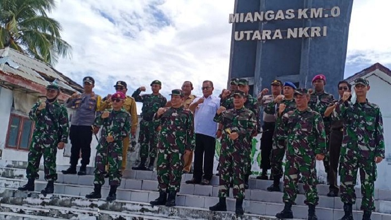 Pangdam Merdeka dan Kepala Bais TNI Cek Perbatasan NKRI di Pulau Miangas