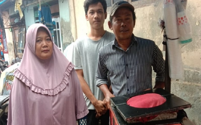 Keren, Anak Penjual Es Dung-Dung Diterima Kuliah Gratis di UGM