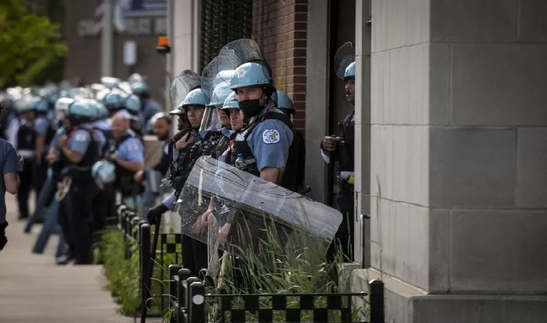 Penjarahan Massal di Chicago Diwarnai Baku Tembak, Polisi Amankan Lebih dari 100 Orang