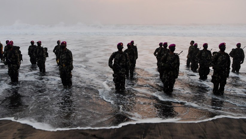 Momen Upacara Pembaretan Prajurit Korps Marinir di Pantai Baruna Kondang Iwak - Bagian 3